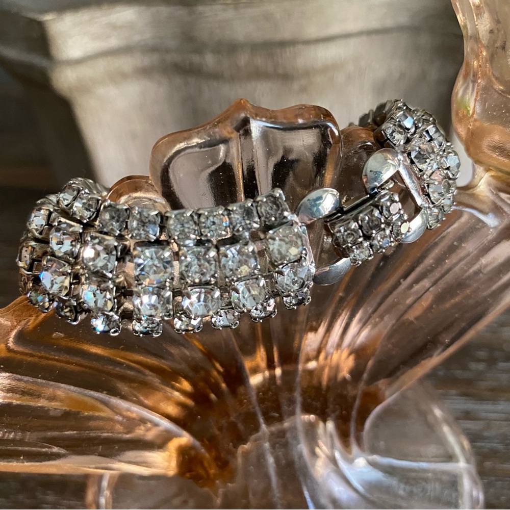 RARE Vintage Pretty WEISS‎ Signed Clear Rhinestone Silver Tone Cuff Bracelet - Picture 4 of 16